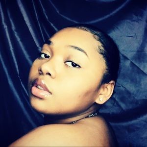 Meet your Posher, Dominique